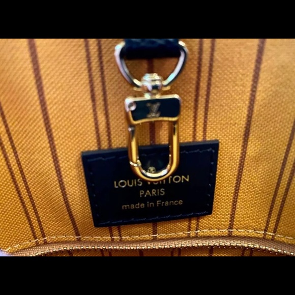 LOUIS VUITTON Jungle OnTheGo GM NWT Monogram Tote - LIMITED EDITION 2019 - Picture 10 of 14